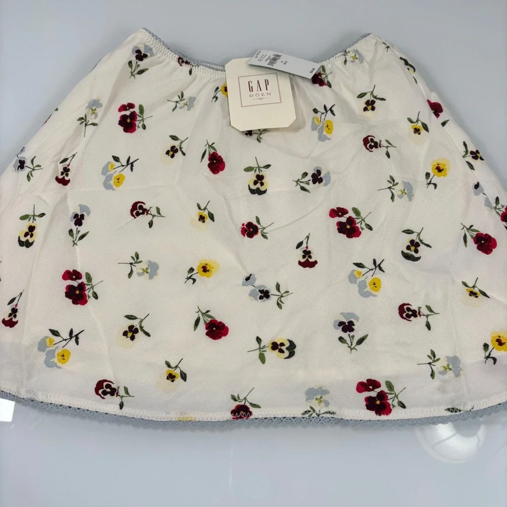GAP x DOEN GIrls Small 6-7 White Floral Mini Skirt NWT Lace Trim Pansy Print
